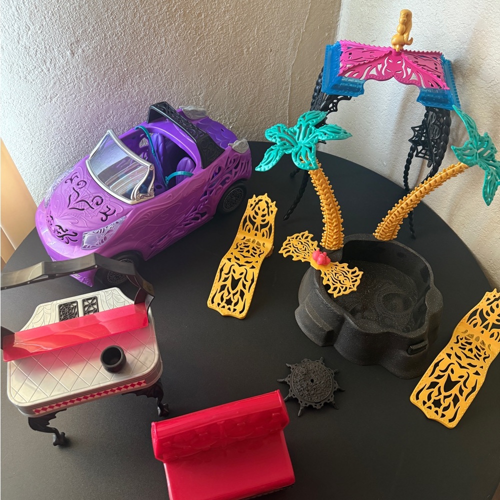 Monster High Purple and Pink Playset with Car and Accessories